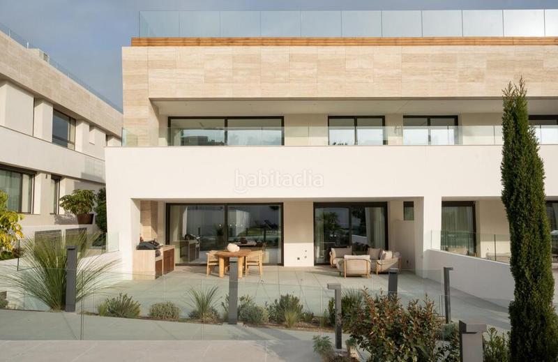 Foto 1c751dd7-78bf-43e8-a832-e9fce3b64751. Location rez-de-chaussée avec parking piscine dans Las Lomas de Río Verde Marbella