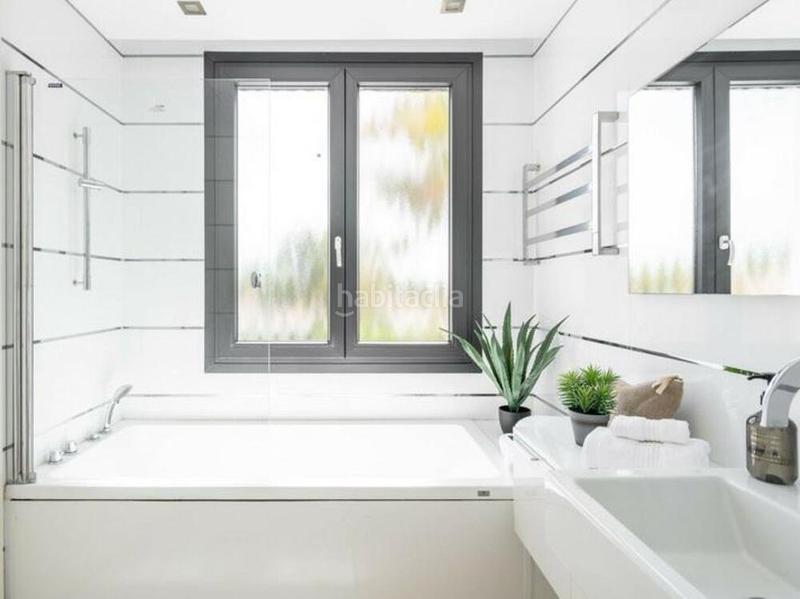 Foto 9dc4a849-8c8e-4731-9d39-78acae02823d. Lloguer casa amb aparcament piscina a Las Brisas Marbella