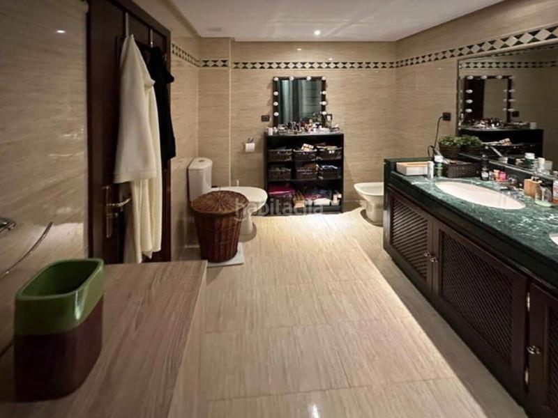 Foto 7228f031-3a40-48e4-b91f-55092586bb73. Rez-de-chaussée avec chauffage parking piscine dans Marbella