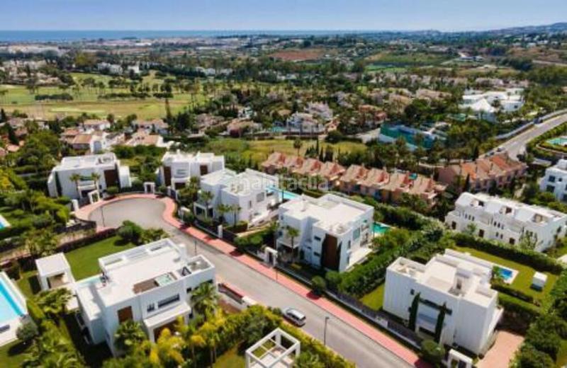 Foto 07cb9f7c-0eb9-400c-9248-ca4745b504ba. Maison avec parking piscine dans Los Naranjos Marbella