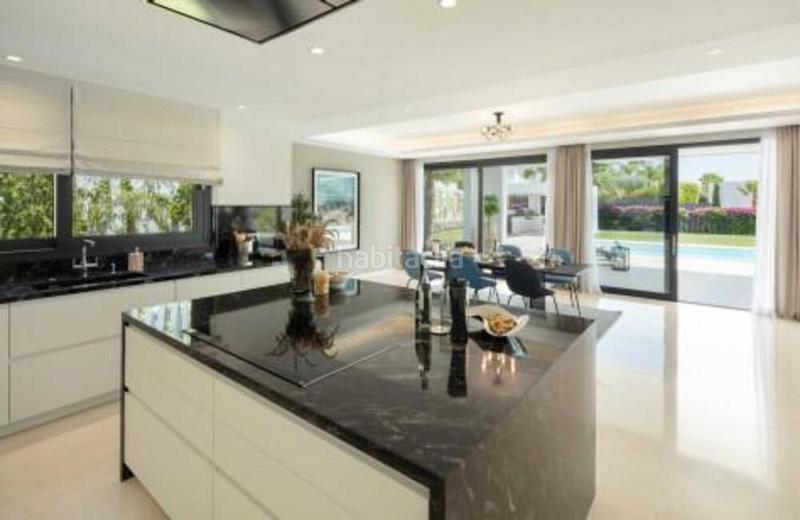 Foto 0c2683cb-8fc5-4e82-8eec-38f894370875. Maison avec parking piscine dans Los Naranjos Marbella