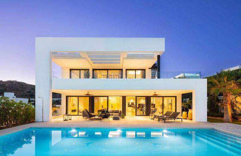 Foto 1e010ccb-48e3-49a8-a789-3f93e273e493. Maison avec parking piscine dans Los Naranjos Marbella