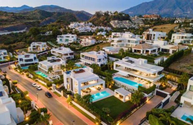 Foto 40e4a144-dbd7-4151-84ad-1e71c222dae4. Maison avec parking piscine dans Los Naranjos Marbella