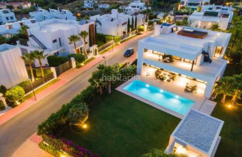 Foto 430bf3e6-5460-45e6-90e5-807562d12e37. Maison avec parking piscine dans Los Naranjos Marbella