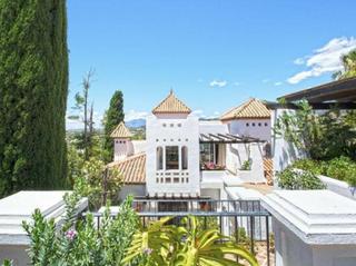 Casa en Aloha. Excepcional villa de golf en nueva andalucía, marbella