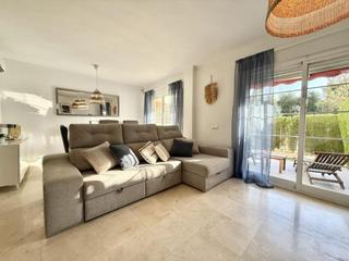 Lloguer Casa adossada a Nueva Andalucía centro. Elegante casa de tres dormitorios en el corazón de nueva andaluc