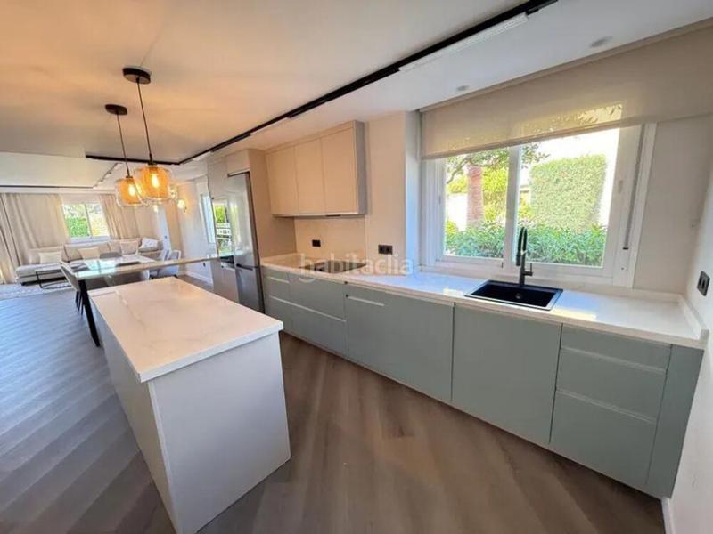Foto b0dde525-85b1-4068-b543-e27c7966160c. Affitto casa a schiera con parcheggio piscina in Nueva Atalaya Estepona