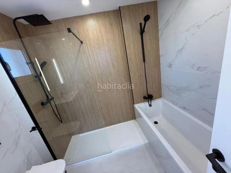 Foto dd5e4964-b30f-4260-81db-2726e0c24a27. Lloguer casa adossada amb aparcament piscina a Nueva Atalaya Estepona