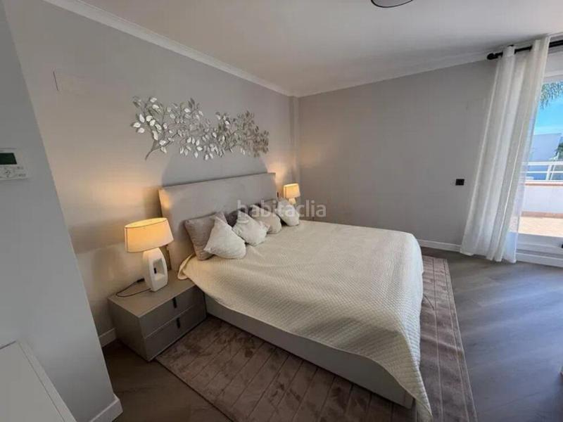 Foto 86716a43-3b50-40b6-b9d0-c4446a2ba600. Rent semi detached house with parking pool in Nueva Atalaya Estepona