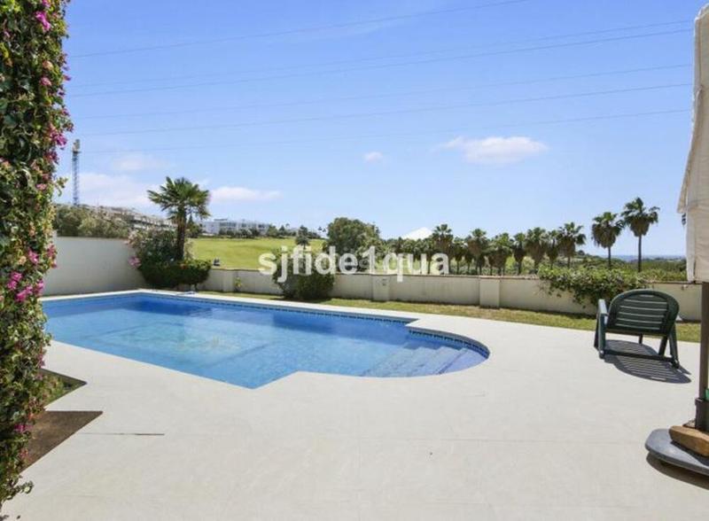 Foto 8d27c5cc-7e7c-49c3-a06f-3e1d2c005bd2. Casa a Estepona golf Estepona