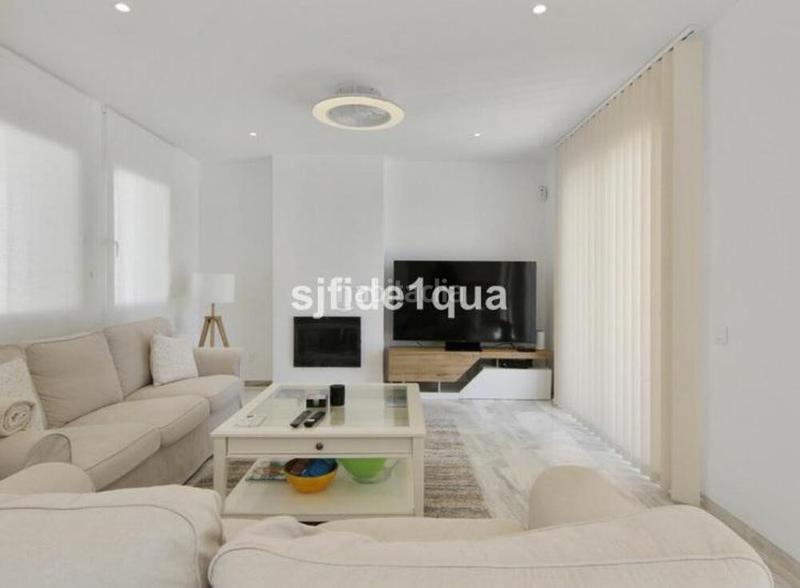 Foto e70d4e50-8464-491f-ad8f-d857de4e9a95. Casa a Estepona golf Estepona