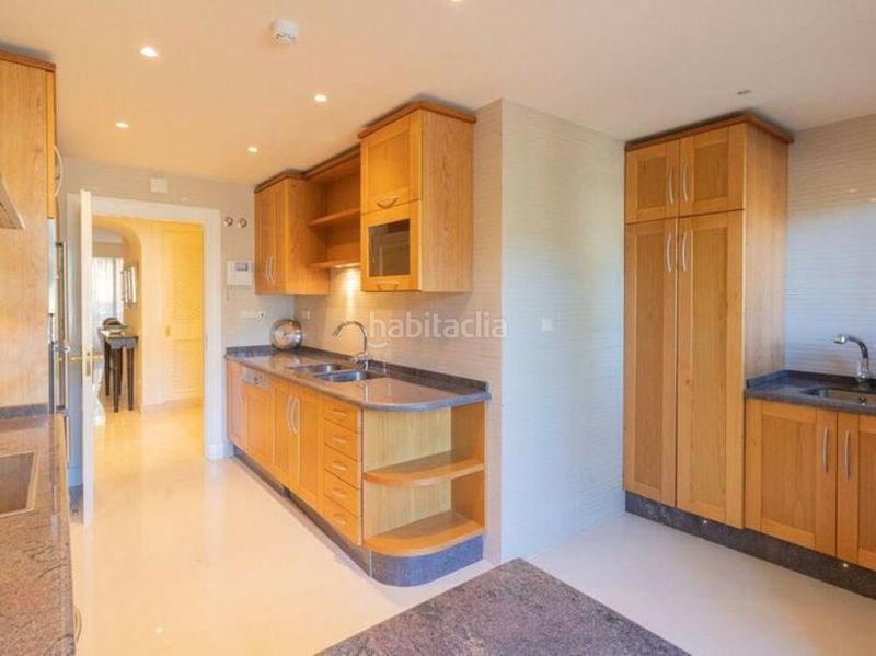 Foto 16caa205-ef1a-4962-a5cf-8ec515990448. Lloguer apartament amb piscina a Nueva Andalucía centro Marbella