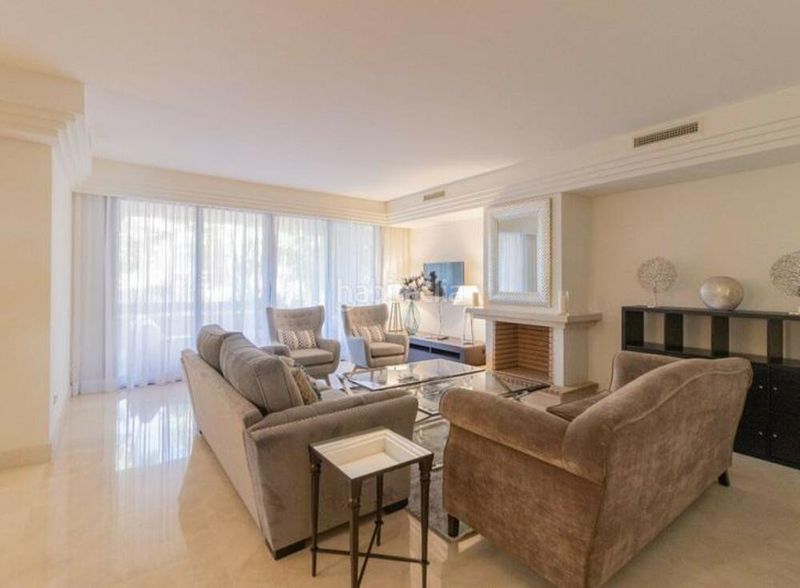 Foto e2d4d58d-4454-490f-bde6-5b2433a427e9. Lloguer apartament amb piscina a Nueva Andalucía centro Marbella