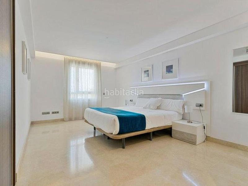 Foto 9ea8dd2a-ea23-414f-871e-993223227398. Àtic amb calefacció aparcament piscina a Nueva Alcántara Marbella
