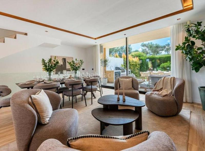 Foto 3309fdef-a945-4599-8c89-7e9667b6065c. Casa a schiera con parcheggio in Las Brisas Marbella