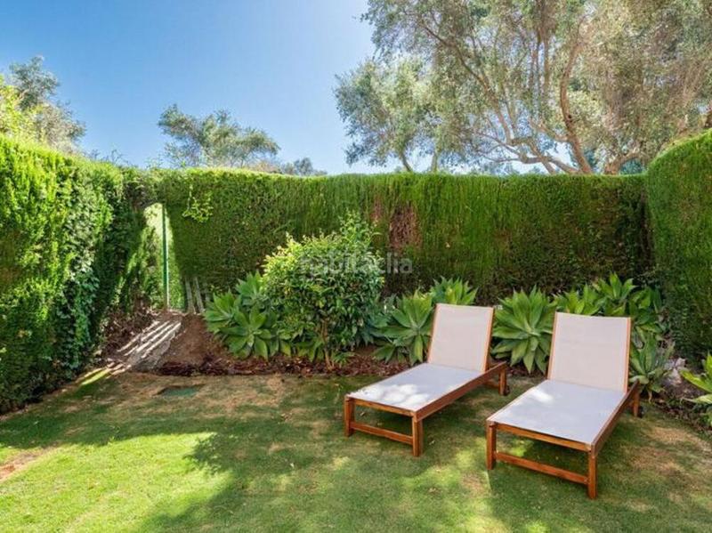 Foto 29adfe42-76b7-4152-a0ee-426344738aa2. Reihenhaus mit parking in Las Brisas Marbella