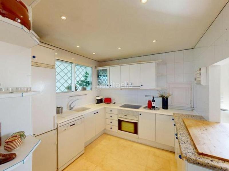 Foto e10d12d9-d175-4e38-becd-a51d3d70e26a. Dachwohnung mit parking pool in Guadalmina Alta Marbella