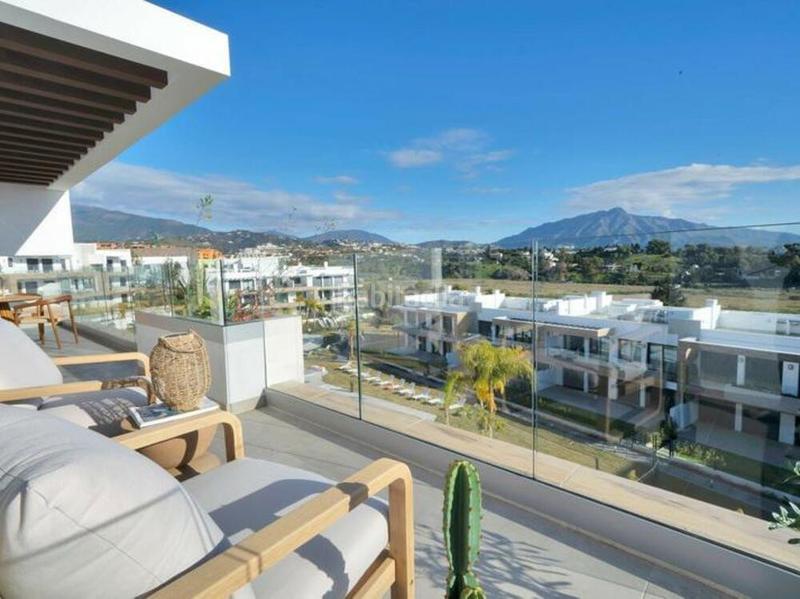 Foto 6be4f31e-8c60-446b-8ae6-d06f163d7fbd. Attico con parcheggio piscina in Nueva Atalaya Estepona