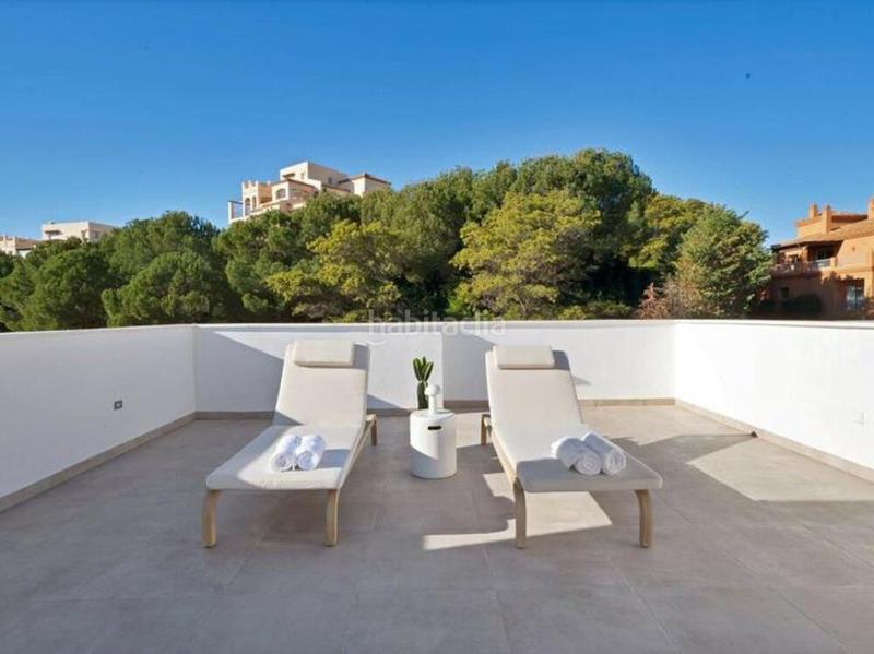 Foto ee107afa-d1a3-442b-bd8d-40d3facdcc9b. Attico con parcheggio piscina in Nueva Atalaya Estepona