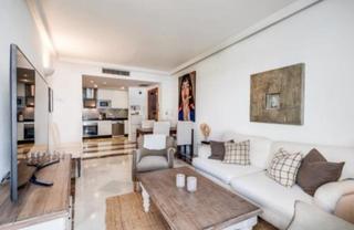 Planta baja en Nueva Andalucía centro. Apartamento de 3 dormitorios en planta baja en primera nueva and