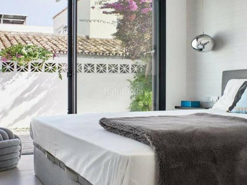 Foto 6c253892-f57e-4c61-ae8f-3e443d372ed1. Location maison avec parking piscine dans Nueva Alcántara Marbella
