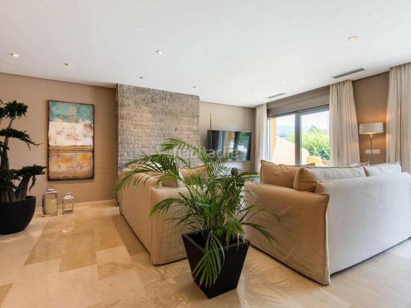 Foto fd303d7a-21f0-4e55-8674-a236fd408fad. Rent semi detached house with pool in Nagüeles Alto Marbella