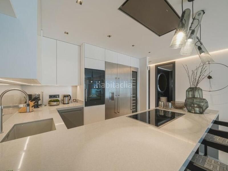 Foto 4d4710c8-8b49-410b-8e84-9cc129cf907d. Lloguer apartament amb aparcament a Puerto Banús Marbella