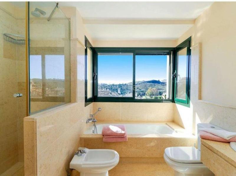 Foto dae7ba77-5863-4bbf-9116-fbbef48853d6. Miete appartement mit parking pool in los arqueros - puerto del almendro Benahavís