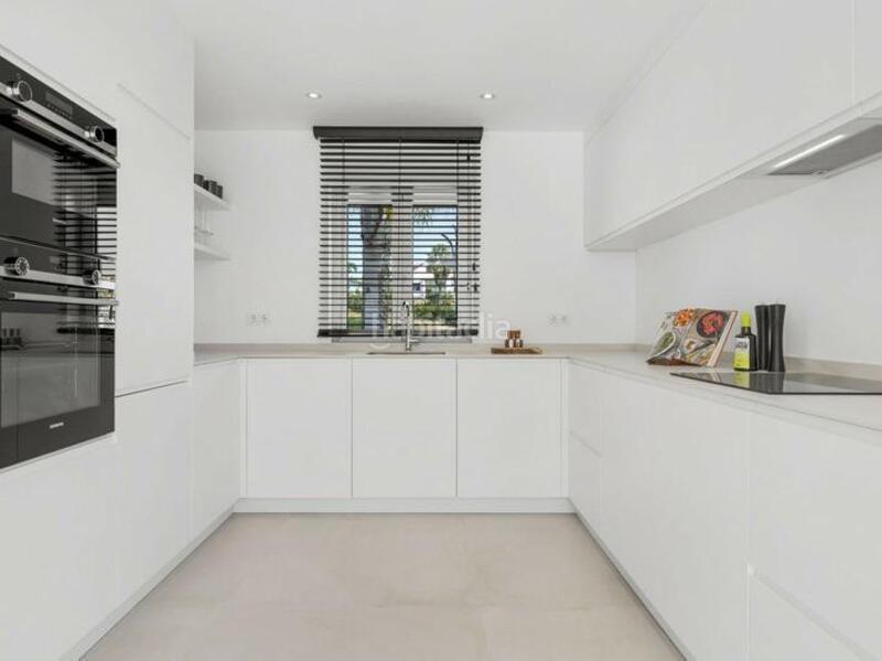 Foto 7423a29b-30fb-469e-a6b4-faaa41015afd. Casa amb aparcament piscina a Casares golf - Casares del sol Casares