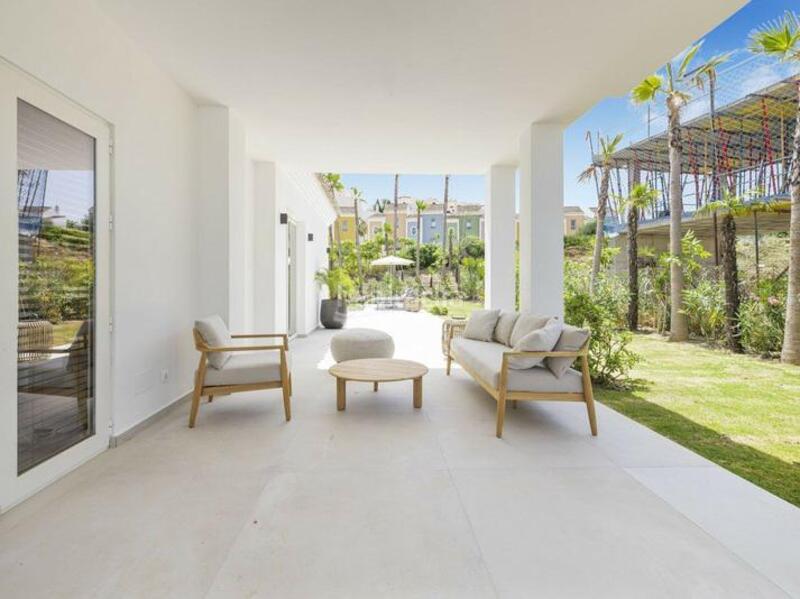 Foto 82f75430-becf-4cc8-853b-fe38f4d3850d. Casa amb aparcament piscina a Casares golf - Casares del sol Casares