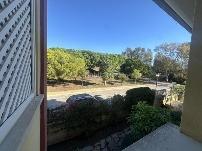 Foto 13605a07-8017-46d8-9494-d09dfec32e0a. Piccolo appartamento con parcheggio piscina in Cabopino - Artola Marbella