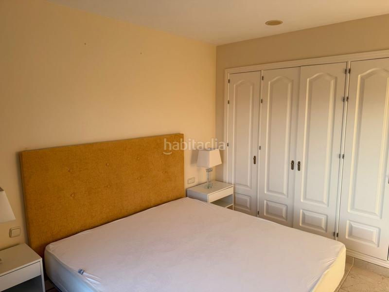 Foto f19836e3-4b4b-4e34-81e8-128a125449ec. Location attique avec parking piscine dans Benatalaya Estepona