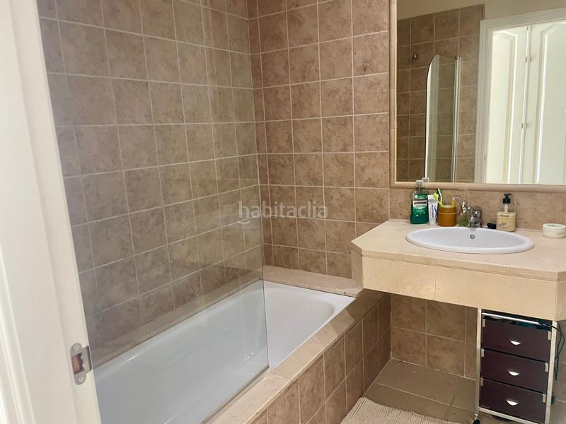 Foto 1299b17c-8f2d-4718-8aac-4027be6b1625. Miete dachwohnung mit parking pool in Benatalaya Estepona