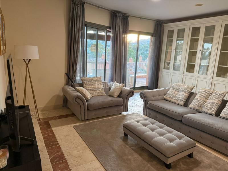 Foto 41674a87-e8cf-4fd9-8337-797af934d4c7. Miete dachwohnung mit parking pool in Benatalaya Estepona