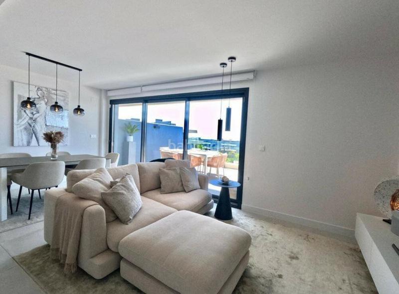 Foto 143254ec-fa23-4284-aea2-32a35f7af481. Rent penthouse with parking pool in La Concha - Resina Golf Estepona