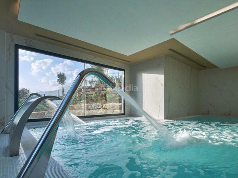 Foto 20b7640e-0df0-48b4-982a-d7ba9d70175f. Rent penthouse with parking pool in La Concha - Resina Golf Estepona