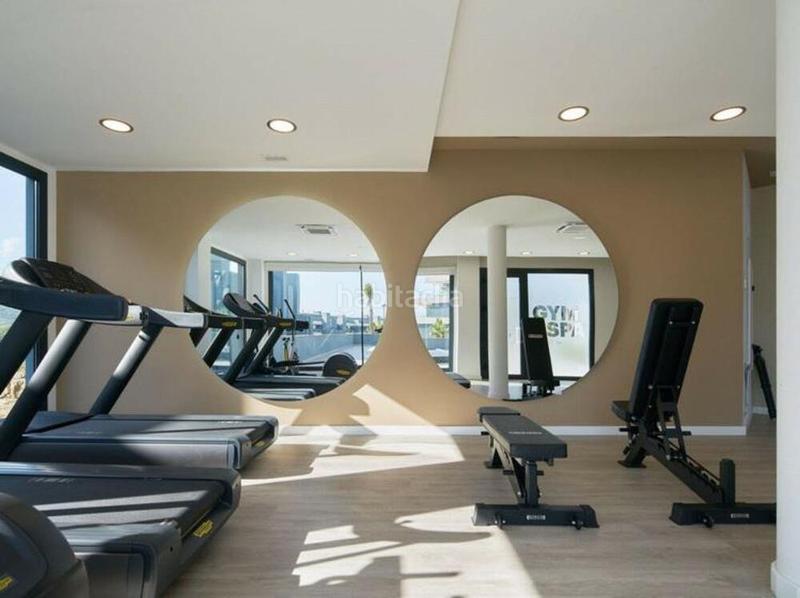 Foto 73c50084-ade8-4110-87f7-380e59fdcd9c. Rent penthouse with parking pool in La Concha - Resina Golf Estepona