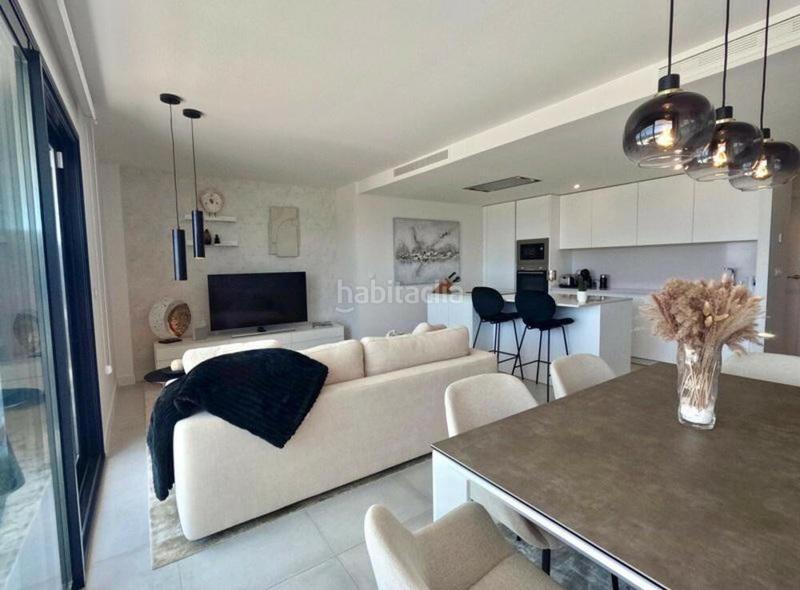 Foto 87dfa2e4-eb5b-474b-85eb-5bef1cc17fef. Rent penthouse with parking pool in La Concha - Resina Golf Estepona