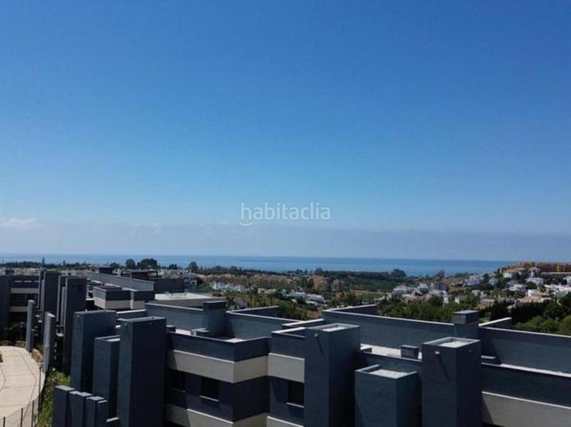 Foto 900f3ff1-200d-425b-a7aa-e9429e4fc83d. Rent penthouse with parking pool in La Concha - Resina Golf Estepona