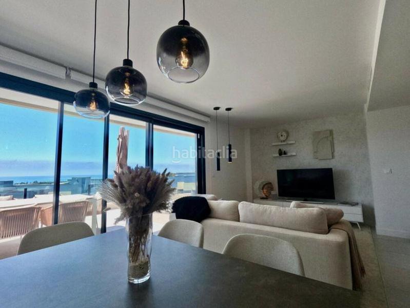 Foto 940b110e-2606-4d5a-b90e-1d0e603f1e04. Rent penthouse with parking pool in La Concha - Resina Golf Estepona