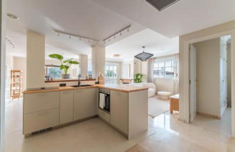 Foto b6539fca-29b8-40d4-b4e7-1a61425c08d3. Àtic amb aparcament piscina a Río Real Marbella