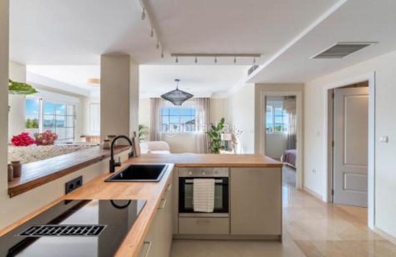 Foto e39aa010-9407-46fe-b7ed-4ed8a217375f. Àtic amb aparcament piscina a Río Real Marbella