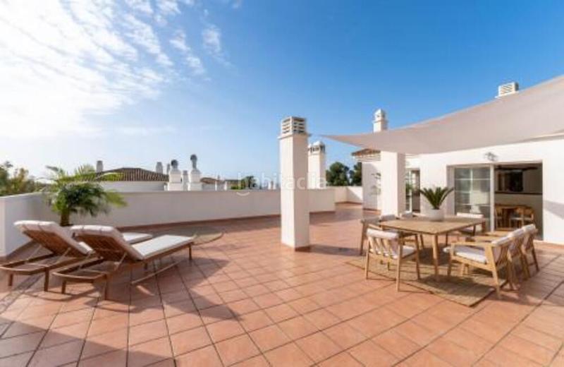 Foto a2de14b9-fb69-4f79-b197-e225bc01cc7a. Attique avec parking piscine dans Río Real Marbella