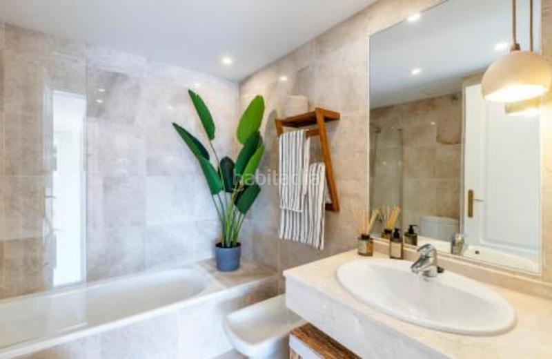 Foto de413569-af50-4676-9fdb-c1cb4bc69c47. Attique avec parking piscine dans Río Real Marbella