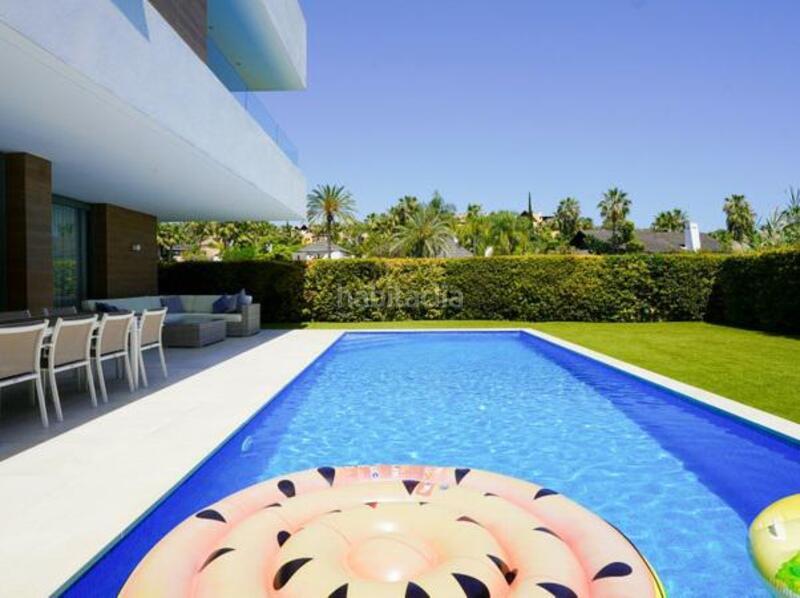 Foto 42c35cbc-c46f-4ff0-8f98-ae03ab373b26. Alquiler casa lujo en Paraiso - Barronal Estepona