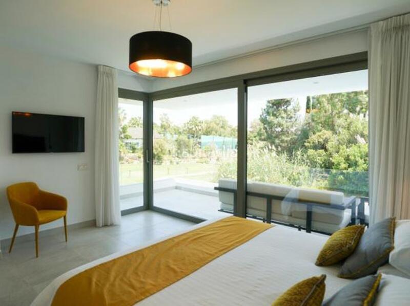 Foto 29e06499-6acd-4e8f-95f4-3be045f81fcb. Lloguer casa amb calefacció aparcament piscina a Estepona