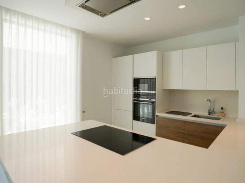 Foto 3db36d30-3274-40e7-84d9-db527421b13c. Lloguer casa amb calefacció aparcament piscina a Estepona