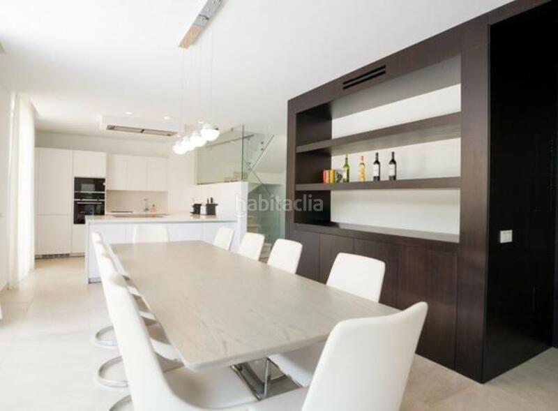 Foto 7665c336-4e4b-4240-be0d-dd3eaa527bf3. Lloguer casa amb calefacció aparcament piscina a Estepona