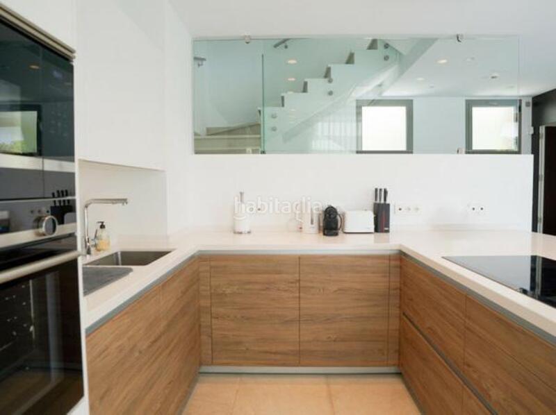 Foto 77a4856f-e943-4ddf-b0f0-762f73644fb6. Lloguer casa amb calefacció aparcament piscina a Estepona