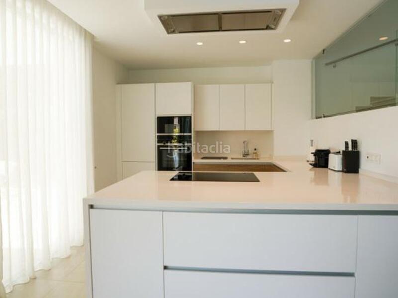 Foto e1a06135-de20-451d-aee5-681a4a72ff20. Lloguer casa amb calefacció aparcament piscina a Estepona